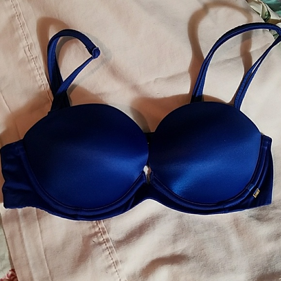 Victoria Secret - Picture 2 of 4